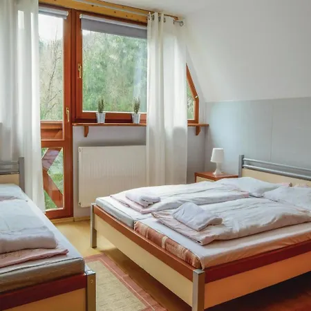 Three-bedroom Holiday In 펜션