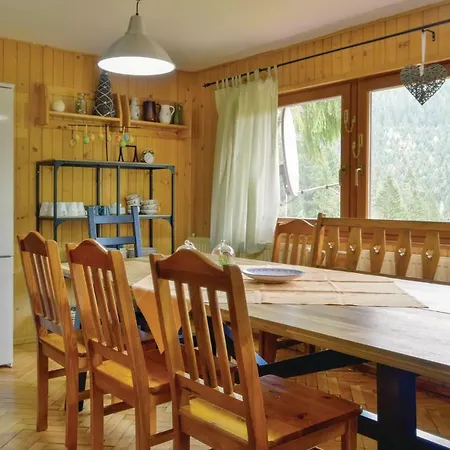펜션 Three-bedroom Holiday In